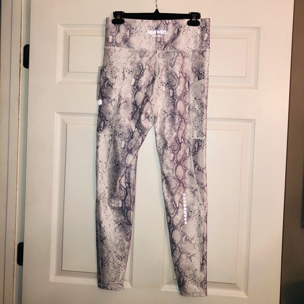 Nine West Gray & White Snake Skin Print Leggings - Picture 6 of 6
